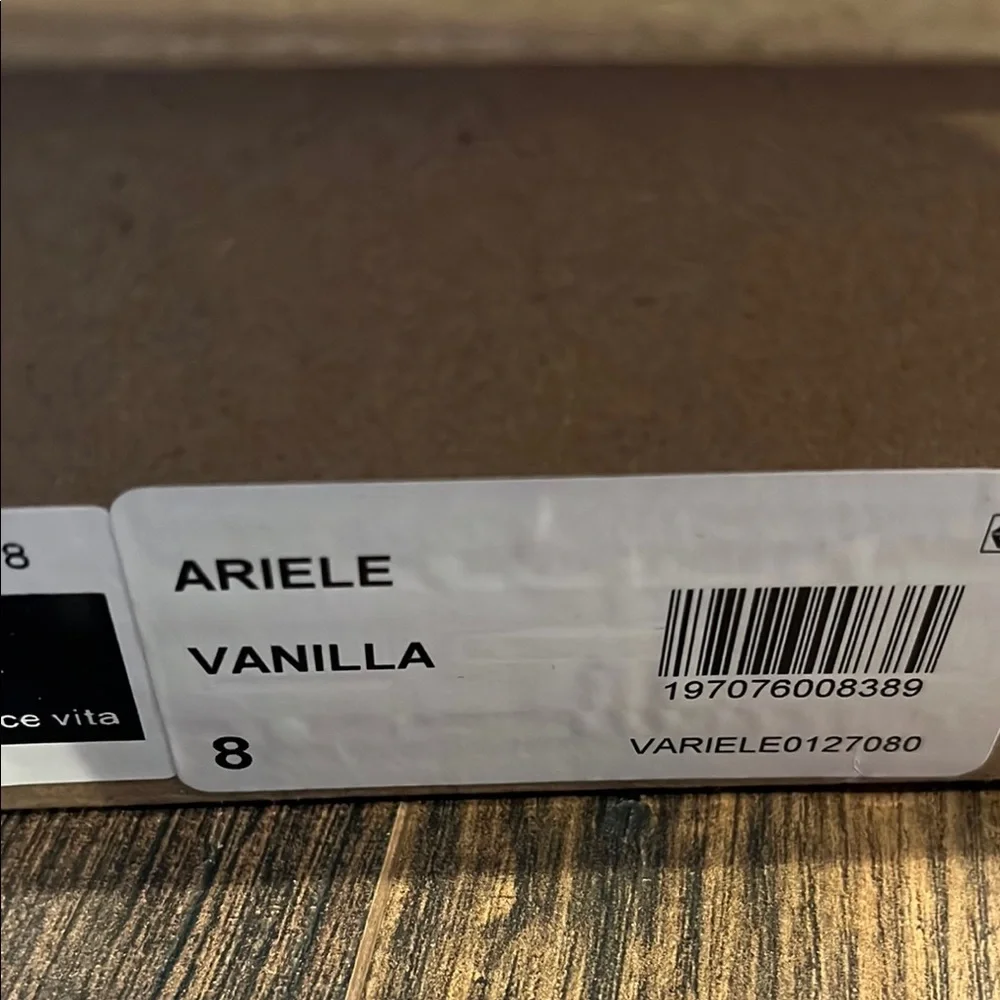 Dolce Vita Cream Heels with Chunky Design - Picture 4 of 6